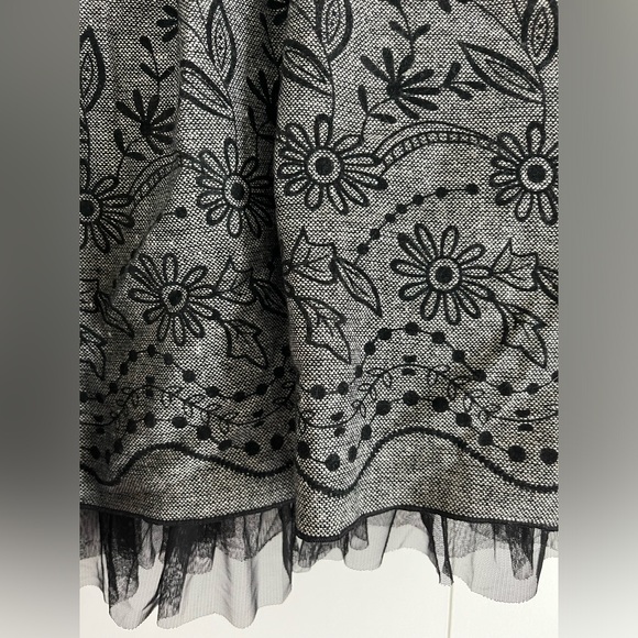 Embroidered Business Casual Skit - Picture 2 of 2